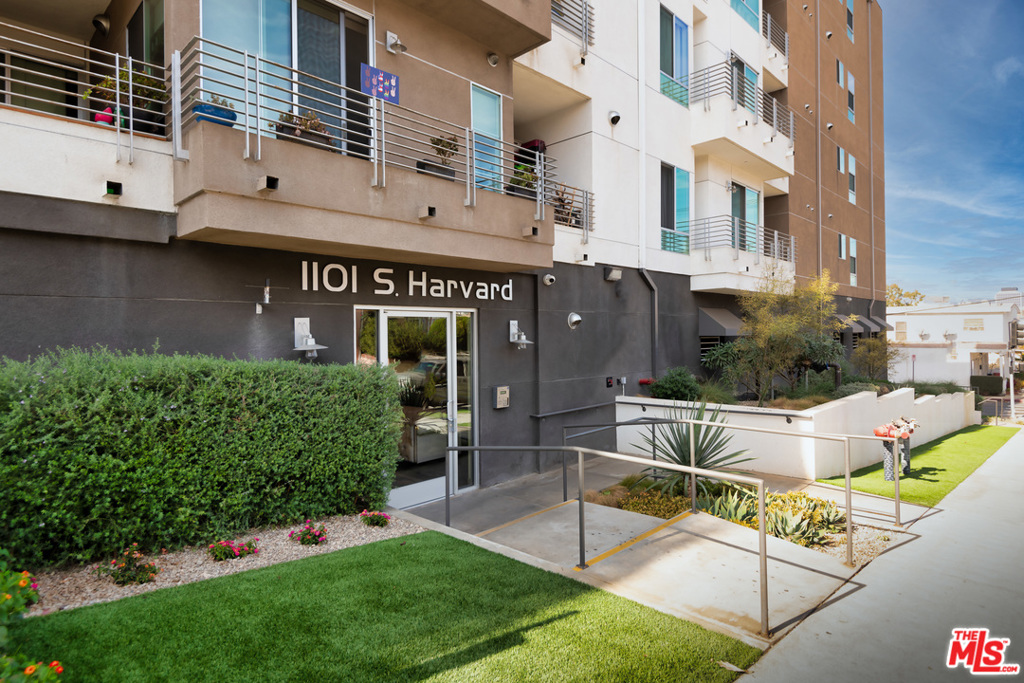 Imagine living at one of the hottest, newer construction residences in Los Angeles! A spacious, high-end unit at The Harvard Regency is now available to you. Open your doors to a huge and open space with wide plank hardwood floors, high ceilings, and recessed lighting. The sleek, modern kitchen features Quartz countertops, stainless steel appliances and a Moen faucet, and easily flows to the large dining and living area. Enjoy the privacy of a great floorplan where each bedroom is separated by the main living space. To the left, is the master bedroom with spacious walk-in closet, en suite bathroom, and private balcony. To the other side, is an equally impressive 2nd bedroom and bath. A gym, recreation area, and fire pit lounge round out the great features of this well-maintained building. Centrally located in Koreatown with easy access to downtown and Hollywood. Close to markets, restaurants and great shopping destinations, with a 93 walk score!