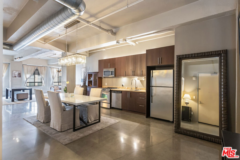 849 S Broadway 802