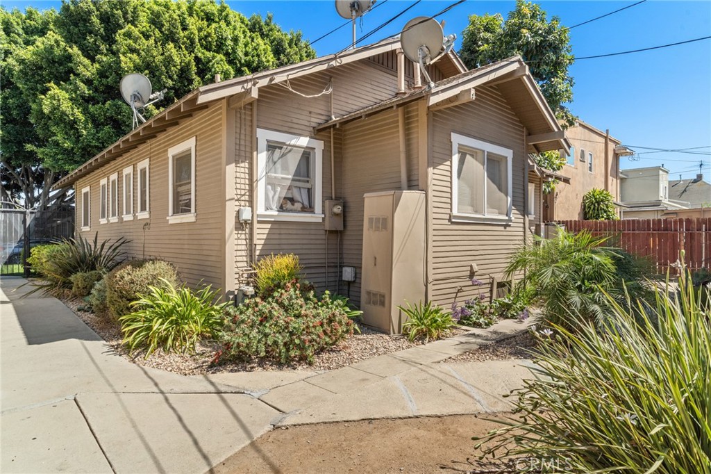 833 Cherry Avenue