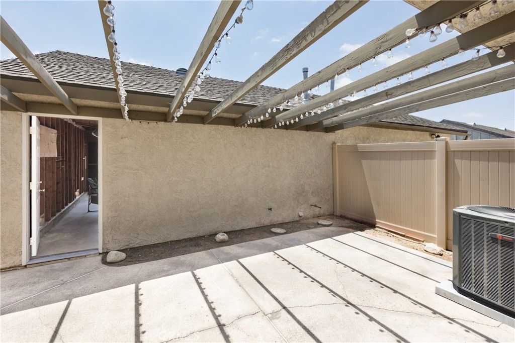 listing image 130722704809050579080