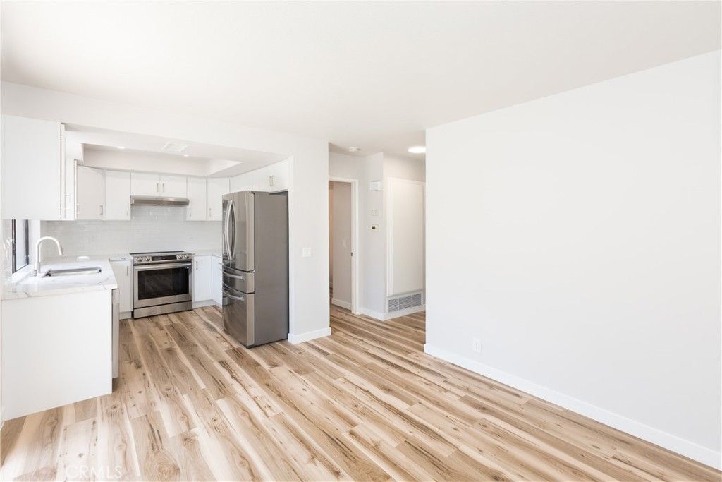 listing image 130725212296355195553
