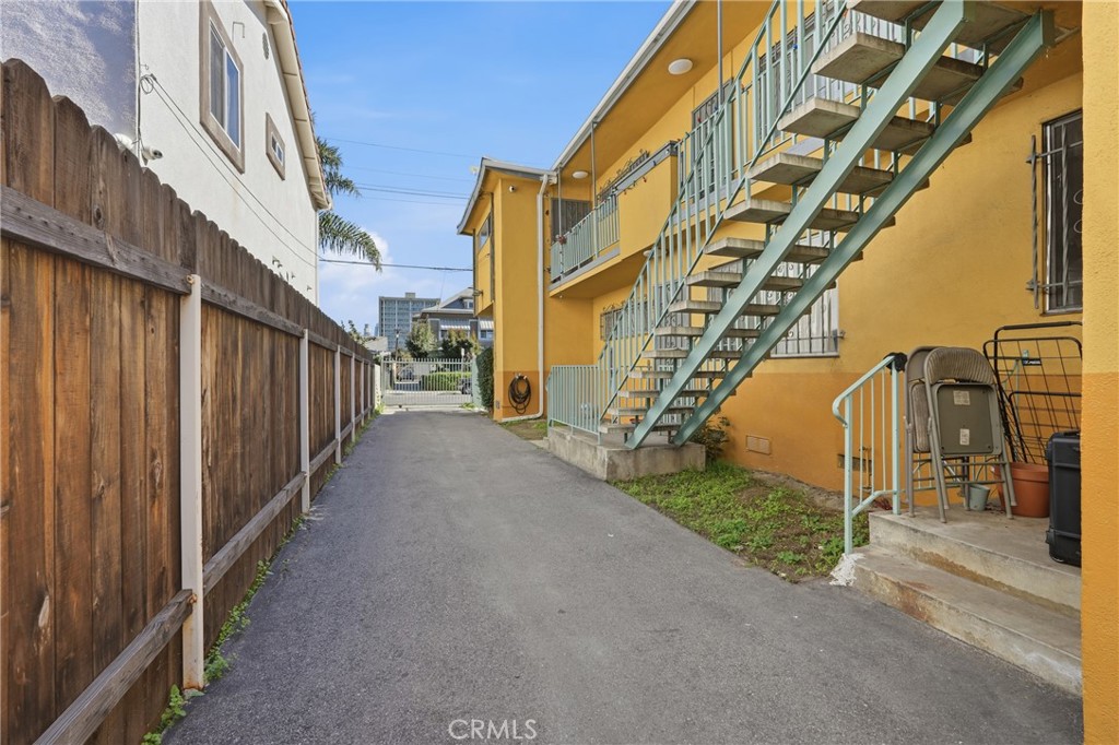 1207 S Catalina Street