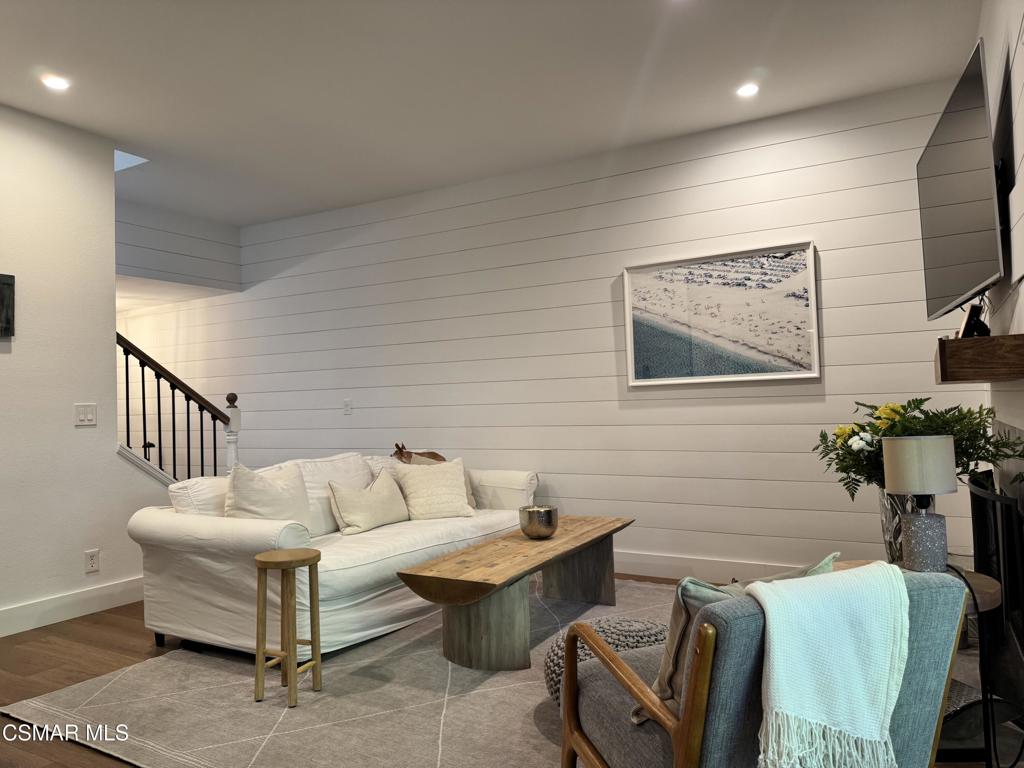 3071 E Hillcrest Drive