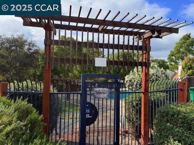 COUNTRY RUN - Residential