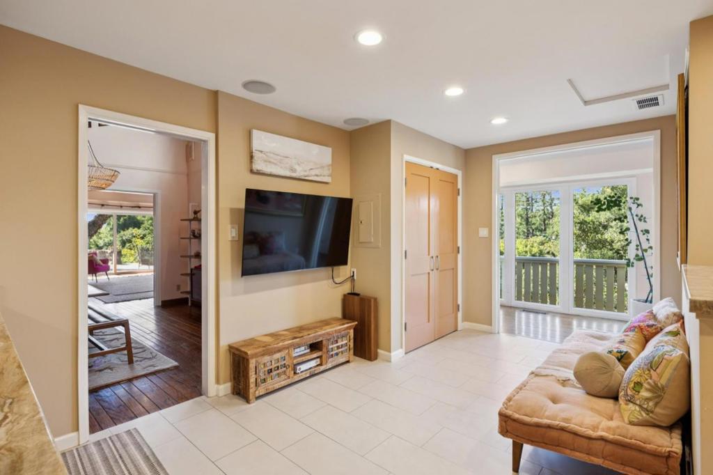 120 Gramercy Drive