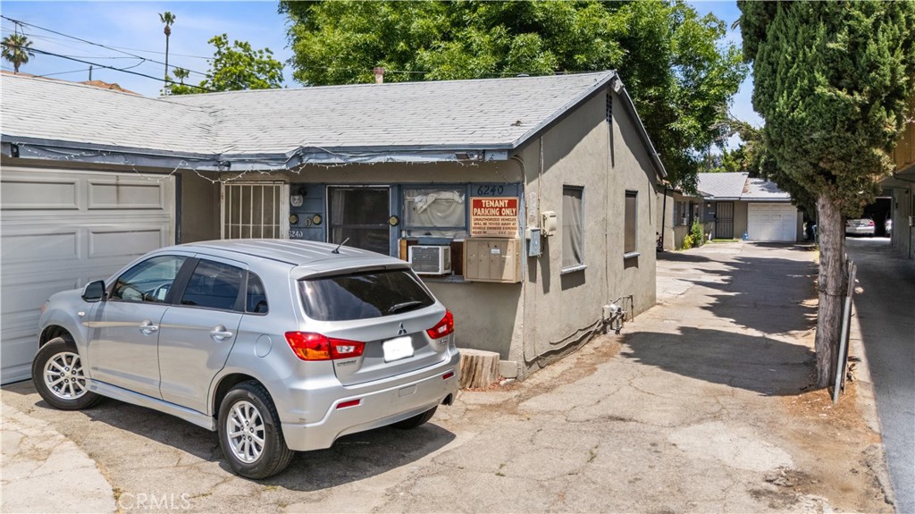 6240 Hazeltine Avenue