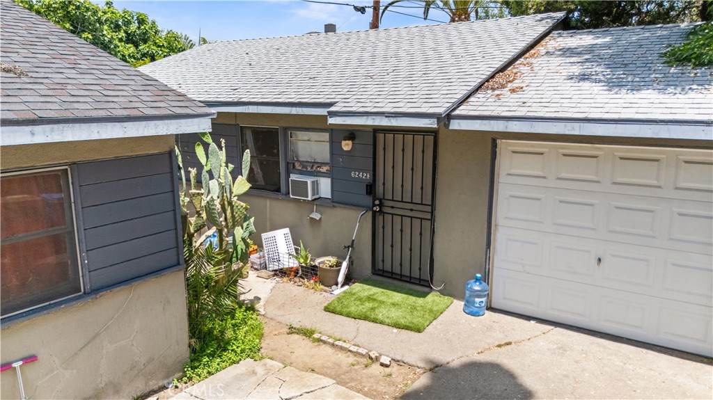 6240 Hazeltine Avenue