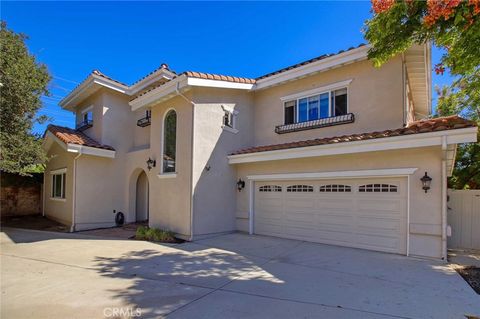 Photo of 1595 E Avenida De Las Flores, Thousand Oaks, CA 91362 (MLS # GD26104203)