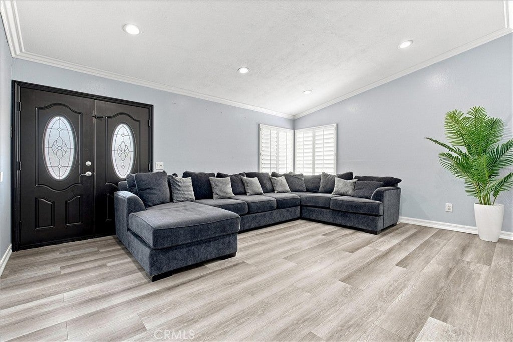 1554 S Cypress