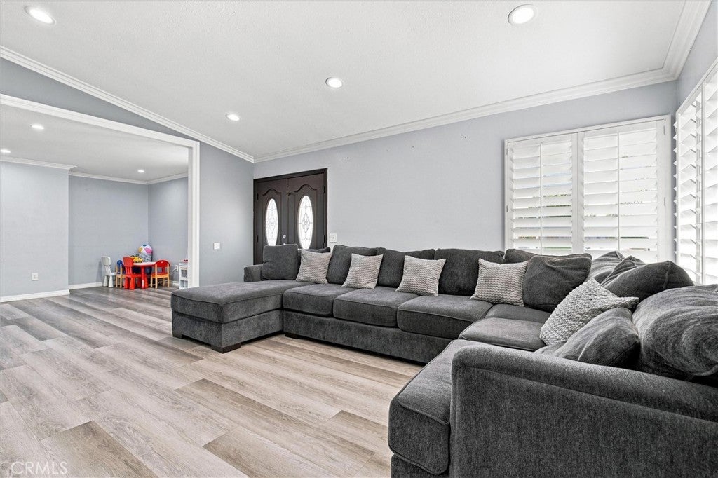 1554 S Cypress