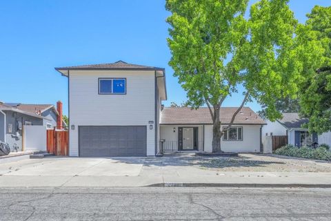 Photo of 2705 Barcelona Circle, Antioch, CA 94509 (MLS # ML82046554)