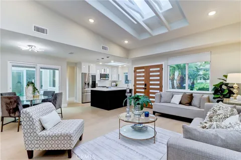 522 Calle Aragon Unit B, Laguna Woods, CA 92637 - MLS#: OC25281430