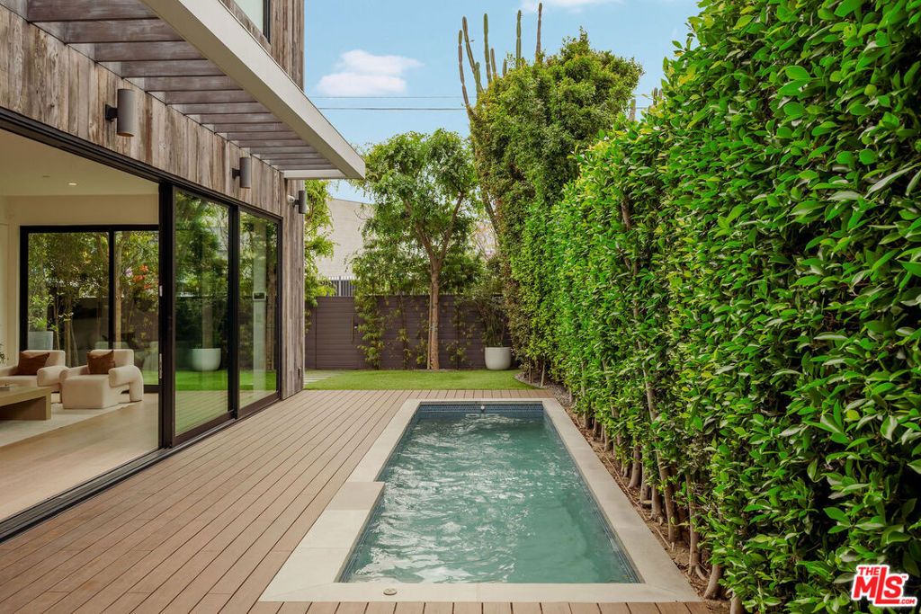 Photo of 1620 Electric Avenue, Venice, CA 90291 (MLS # 26670155)