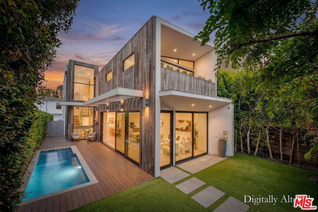 Photo of 1620 Electric Avenue, Venice, CA 90291 (MLS # 26670155)