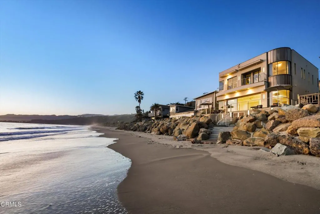 Ventura, California 93001, United States, 3 Bedrooms Bedrooms, ,4 BathroomsBathrooms,Residential,Active,122805