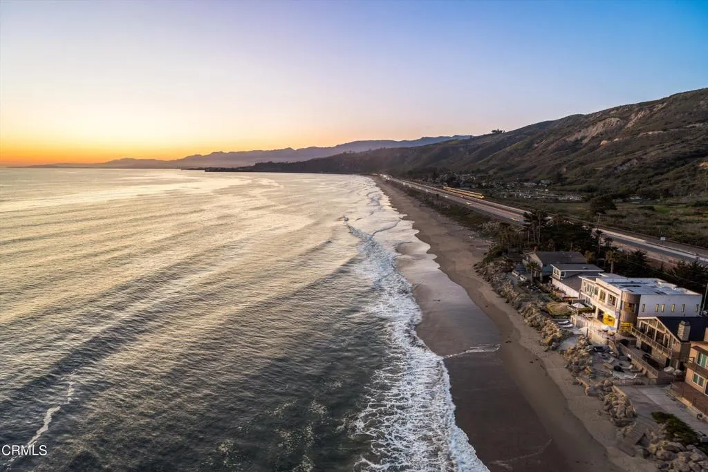 Ventura, California 93001, United States, 3 Bedrooms Bedrooms, ,4 BathroomsBathrooms,Residential,Active,122805