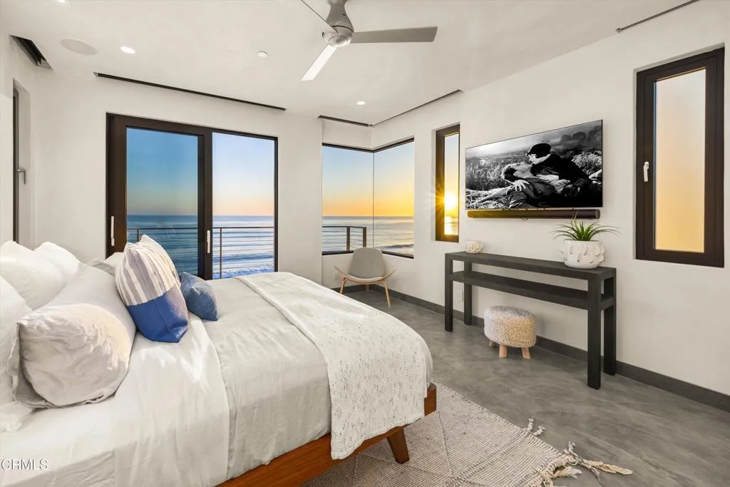 Ventura, California 93001, United States, 3 Bedrooms Bedrooms, ,4 BathroomsBathrooms,Residential,Active,122805