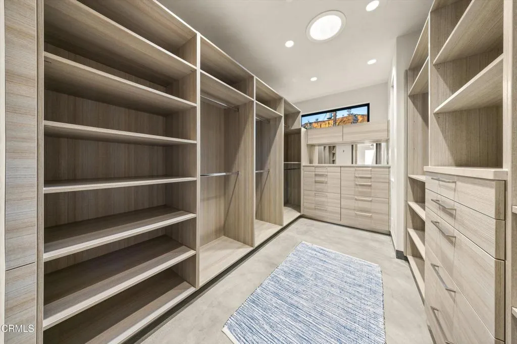 Ventura, California 93001, United States, 3 Bedrooms Bedrooms, ,4 BathroomsBathrooms,Residential,Active,122805