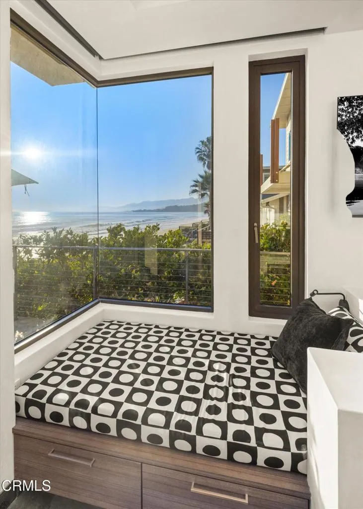 Ventura, California 93001, United States, 3 Bedrooms Bedrooms, ,4 BathroomsBathrooms,Residential,Active,122805