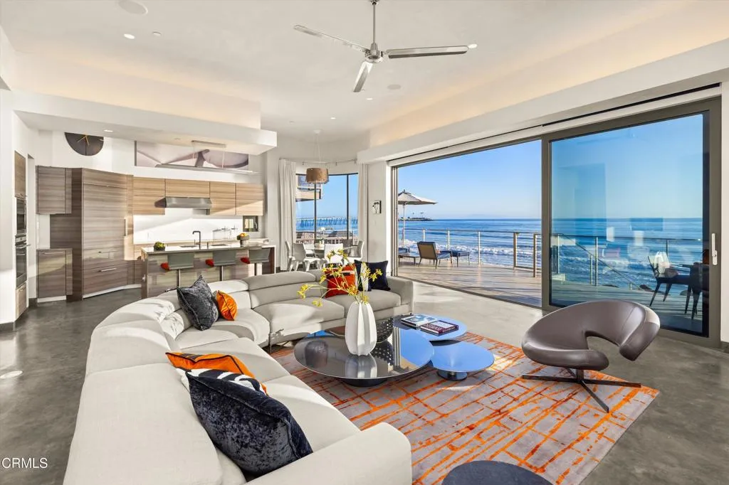 Ventura, California 93001, United States, 3 Bedrooms Bedrooms, ,4 BathroomsBathrooms,Residential,Active,122805