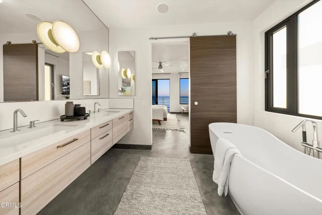 Ventura, California 93001, United States, 3 Bedrooms Bedrooms, ,4 BathroomsBathrooms,Residential,Active,122805