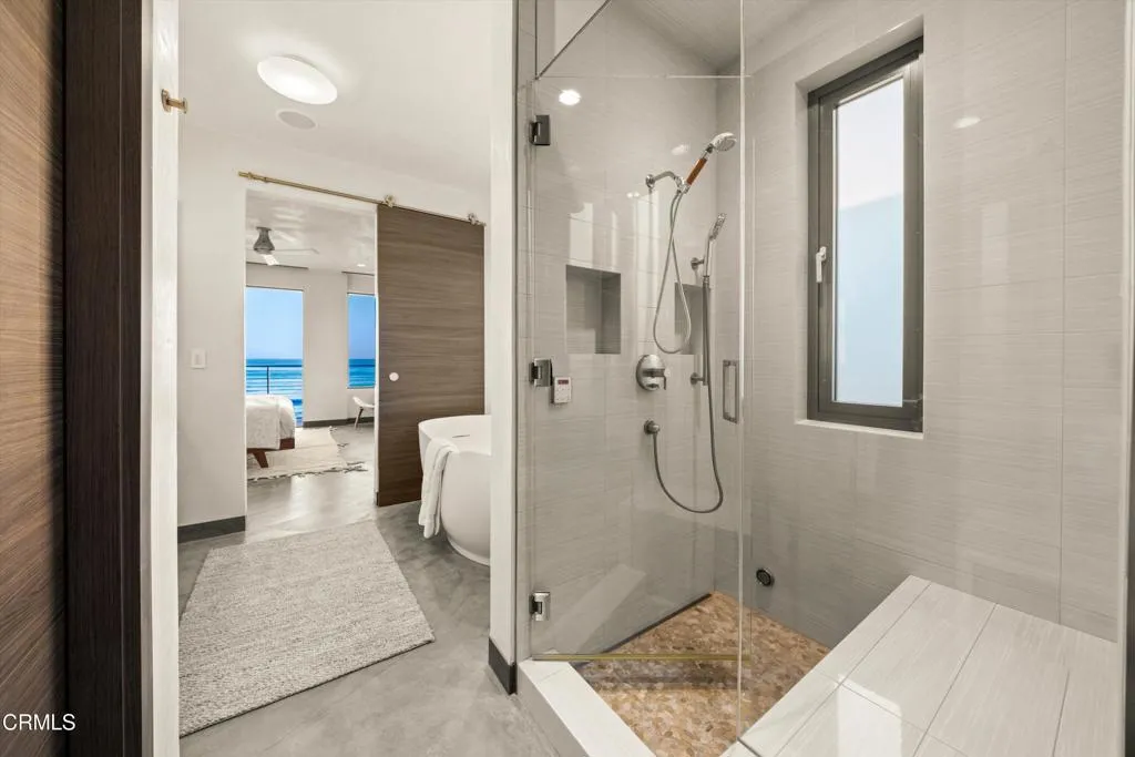 Ventura, California 93001, United States, 3 Bedrooms Bedrooms, ,4 BathroomsBathrooms,Residential,Active,122805