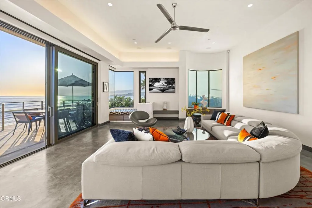 Ventura, California 93001, United States, 3 Bedrooms Bedrooms, ,4 BathroomsBathrooms,Residential,Active,122805