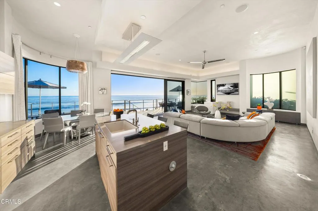 Ventura, California 93001, United States, 3 Bedrooms Bedrooms, ,4 BathroomsBathrooms,Residential,Active,122805