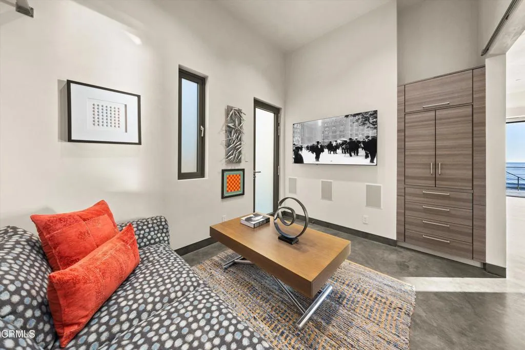 Ventura, California 93001, United States, 3 Bedrooms Bedrooms, ,4 BathroomsBathrooms,Residential,Active,122805