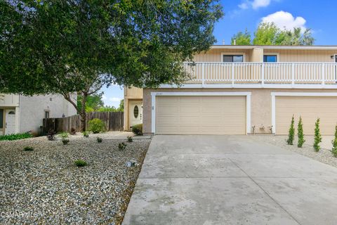 Photo of 2641 Calle Abedul, Thousand Oaks, CA 91360 (MLS # 226000197)