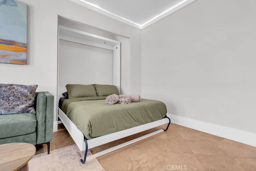 315 W 3rd 512