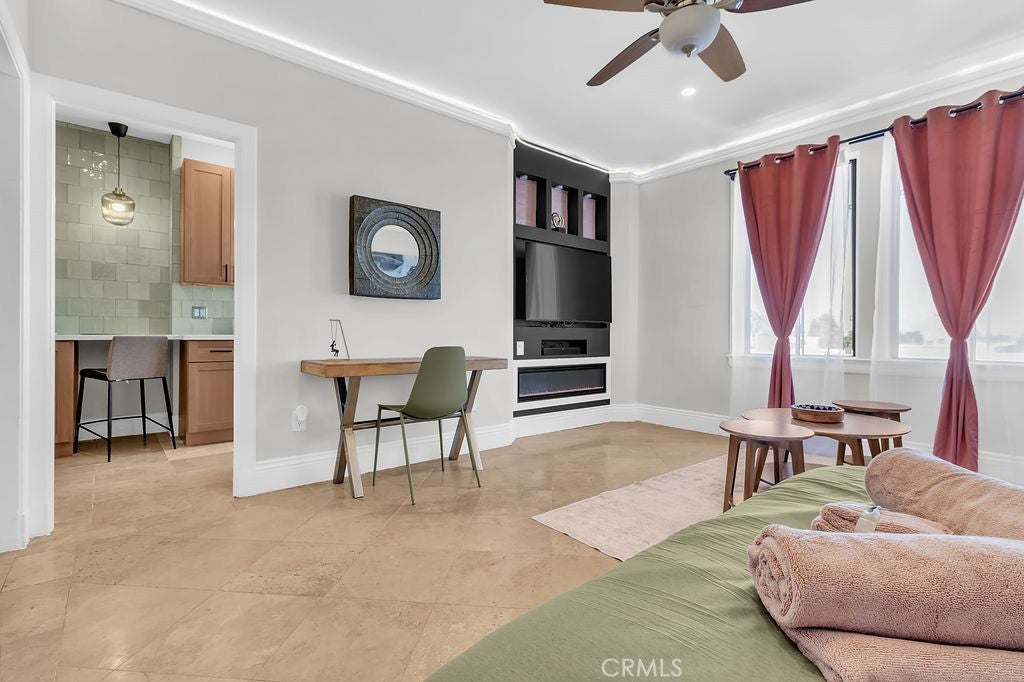 315 W 3rd ST