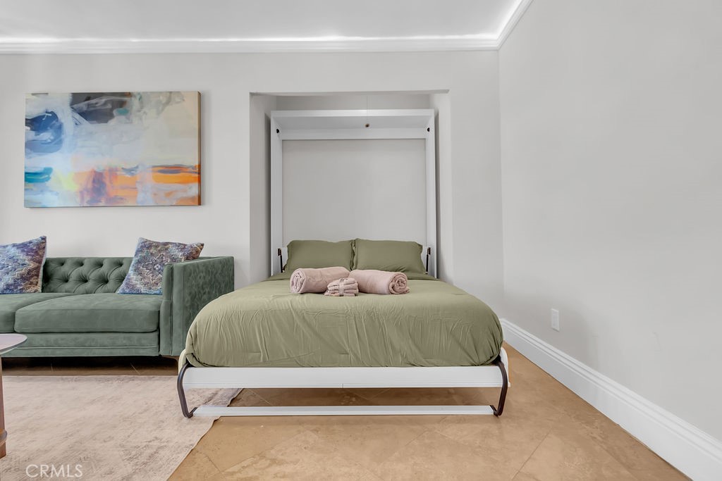 315 W 3rd 512
