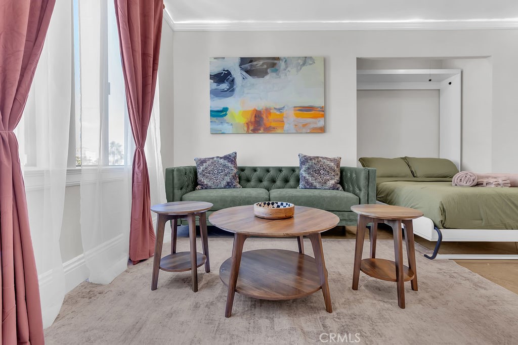315 W 3rd 512