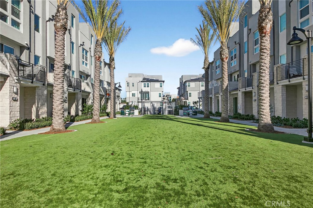 1615 W Bushell Street