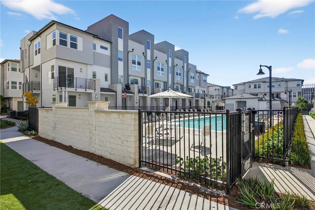 1615 W Bushell Street