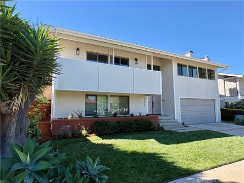 Photo of 27415 Larchbluff Drive, Rancho Palos Verdes, CA 90275 (MLS # PV26230539)