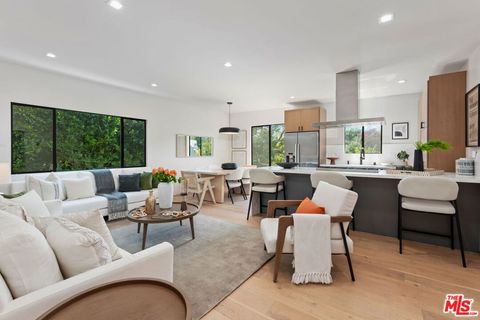 Photo of 838 N Mansfield Avenue #201, Los Angeles, CA 90038 (MLS # 26640577)