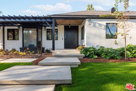 Photo of 1095 Chula Vista Place, Pasadena, CA 91103 (MLS # 26667709)