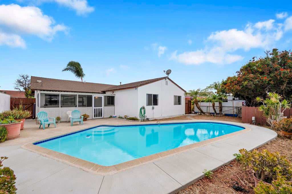 4046 Glading Dr