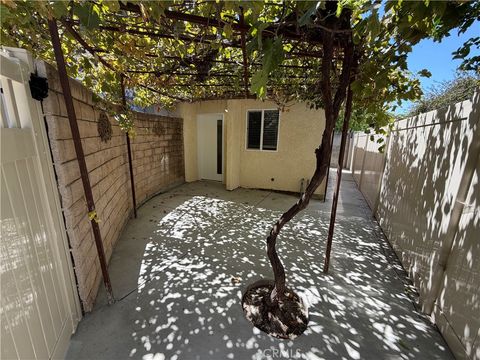 Photo of 7818 Amestoy Avenue #1/2, Lake Balboa, CA 91406 (MLS # SR26125820)