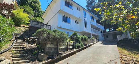 Photo of 7030 Snake Rd Rd, Oakland, CA 94611 (MLS # 41122171)