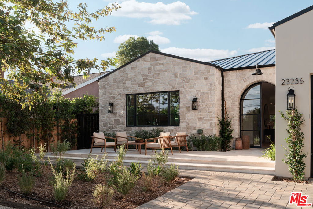 23236 Hatteras Street