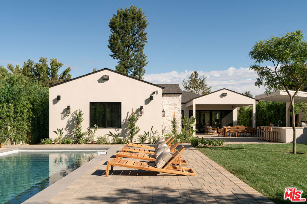 23236 Hatteras Street