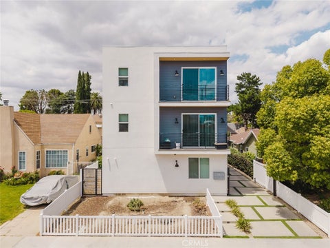 Photo of 10853 Otsego Street #1/2, North Hollywood, CA 91601 (MLS # GD26188127)