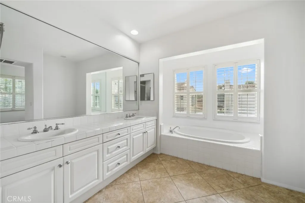 Irvine, California 92603, United States, 3 Bedrooms Bedrooms, ,3 BathroomsBathrooms,Residential,Active,251720