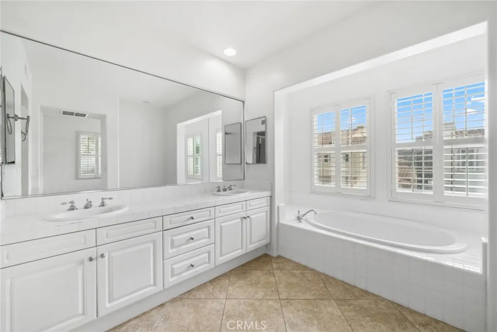 Irvine, California 92603, United States, 3 Bedrooms Bedrooms, ,3 BathroomsBathrooms,Residential,Active,251720