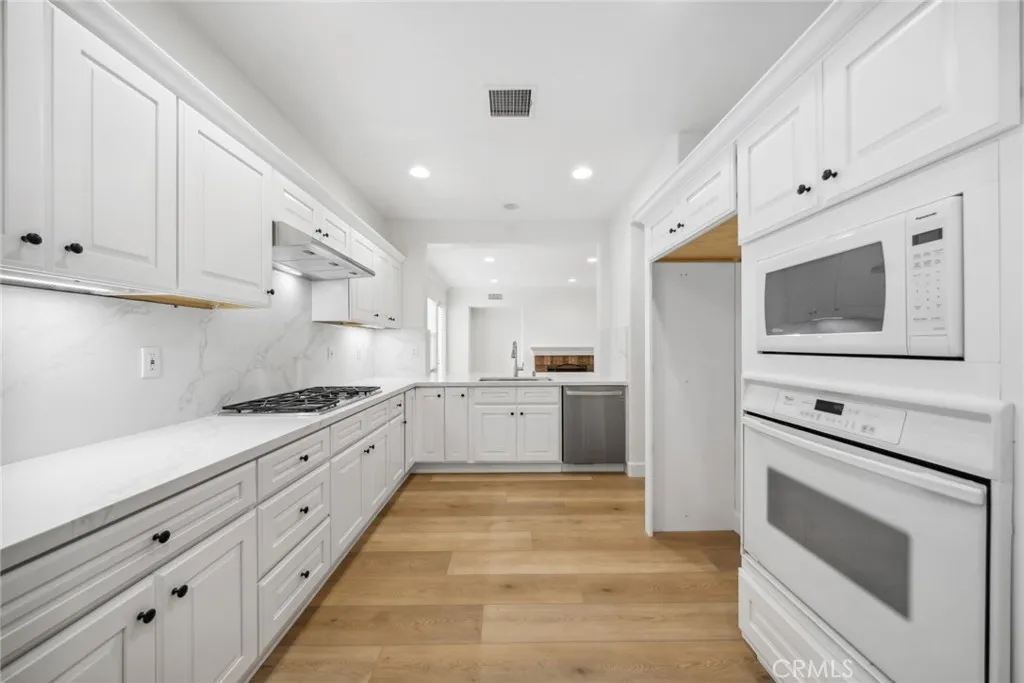 Irvine, California 92603, United States, 3 Bedrooms Bedrooms, ,3 BathroomsBathrooms,Residential,Active,251720