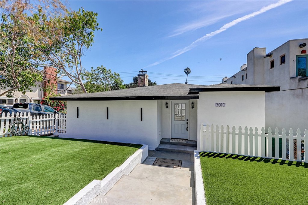 Newly remodeled and upgraded home in a prime location in the prestigious Tree Section neighborhood. This corner lot home features four renovated bedrooms and two bathrooms. Spacious backyard provides tranquil and private outdoor space, perfect for play area and for entertaining family and friends. This welcoming sun-filled home includes new stackable washer and dryer plus a 55 inch TV in family room. Fireplace creates a cozy family area to relax after a day at the office or the beach. All new appliances in kitchen, gleaming hardwood floors throughout. New AC and heat. Spacious two car garage, plus a spacious downstairs bonus room perfect for home office, quiet work space, play room or for storing your belongings. Minutes to the beach, award-winning schools, the greenbelt, Sand Dune Park, downtown shops, restaurants and Manhattan Village Mall. This beautifully remodeled home is ready to enjoy. One year lease minimum, available now.
Pets will be considered.
