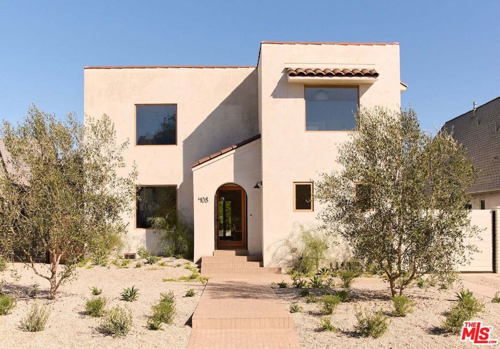 Photo of 408 N Beachwood Drive, Los Angeles, CA 90004 (MLS # 25613165)